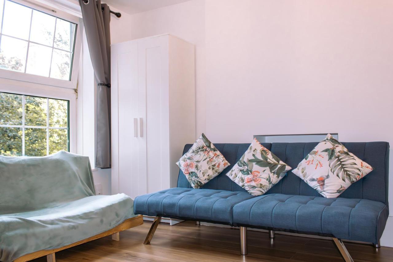 Nice 4 Bedroom Apartment Near City Centre 2-Min Walk To Metro !! Business & Family Friendly!! Londra Esterno foto