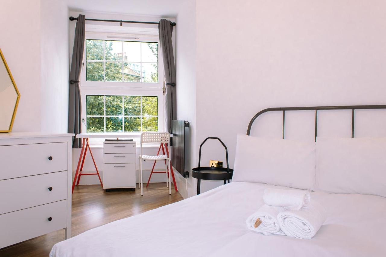 Nice 4 Bedroom Apartment Near City Centre 2-Min Walk To Metro !! Business & Family Friendly!! Londra Esterno foto