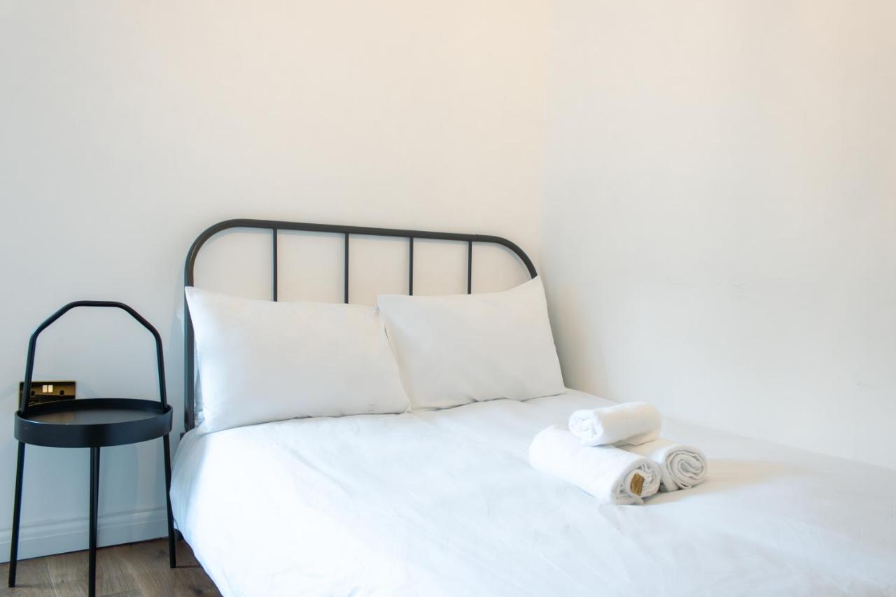 Nice 4 Bedroom Apartment Near City Centre 2-Min Walk To Metro !! Business & Family Friendly!! Londra Esterno foto