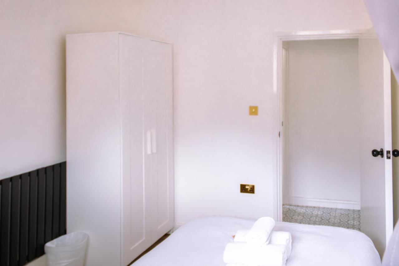 Nice 4 Bedroom Apartment Near City Centre 2-Min Walk To Metro !! Business & Family Friendly!! Londra Esterno foto