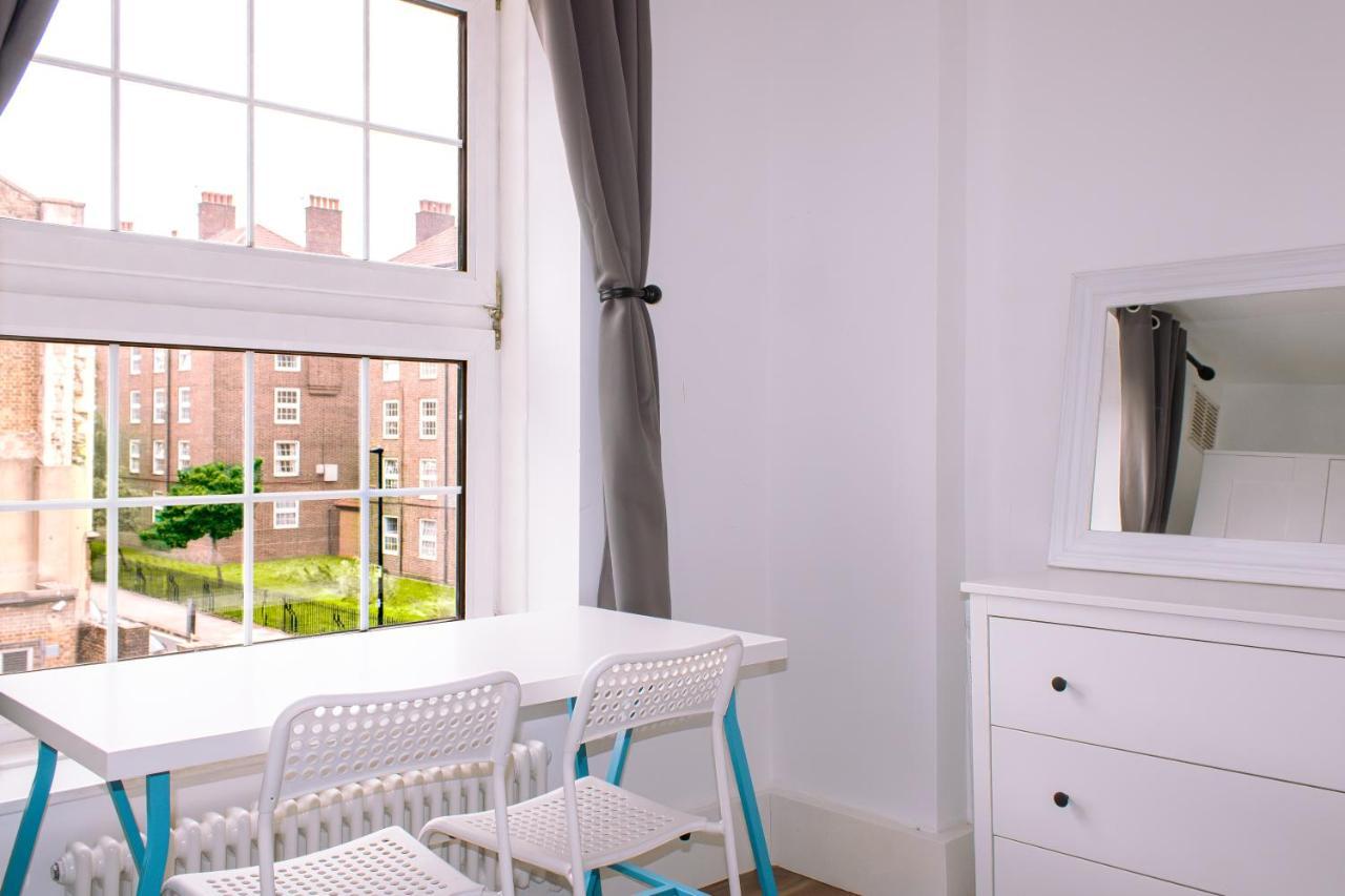 Nice 4 Bedroom Apartment Near City Centre 2-Min Walk To Metro !! Business & Family Friendly!! Londra Esterno foto