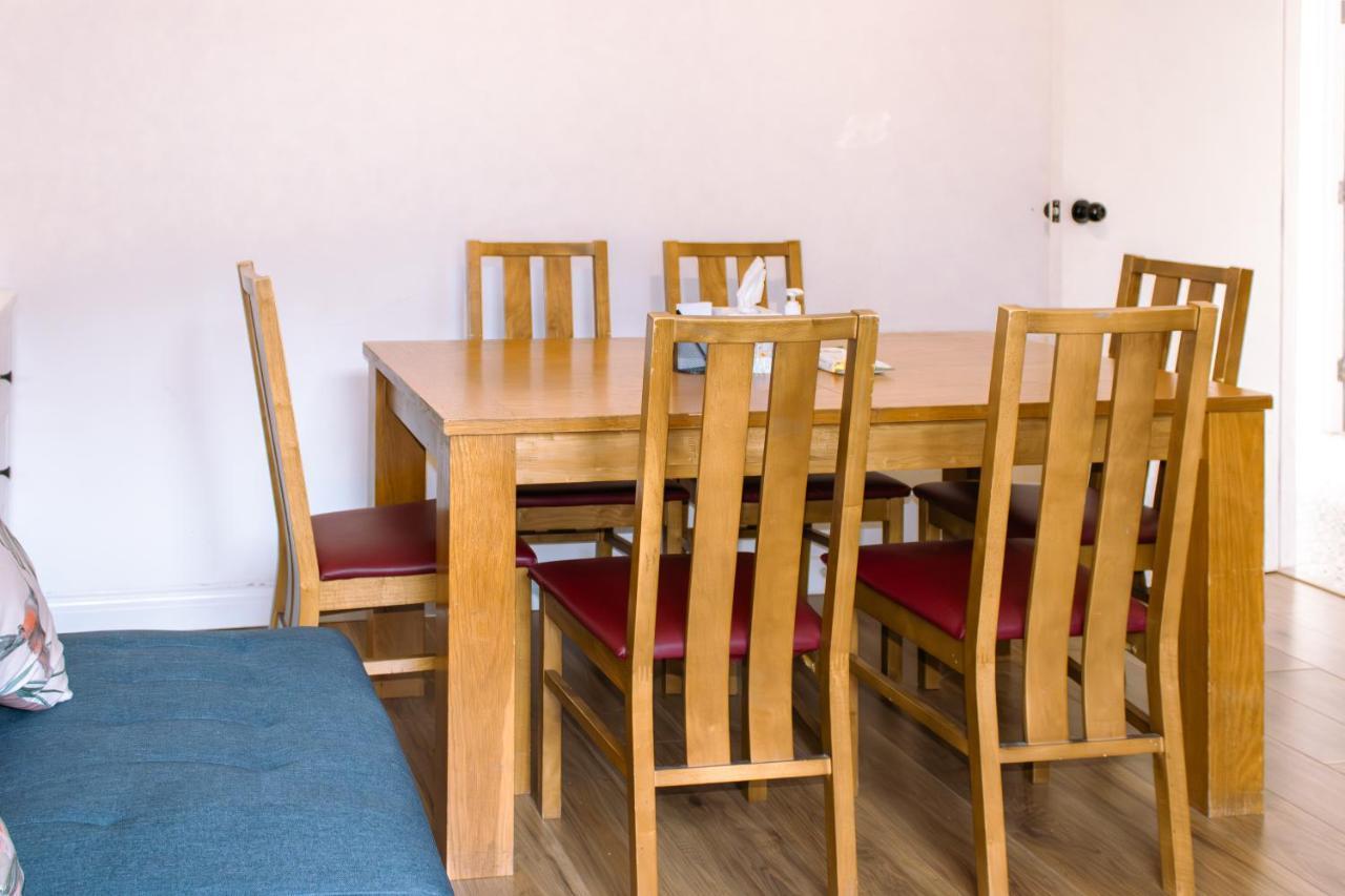 Nice 4 Bedroom Apartment Near City Centre 2-Min Walk To Metro !! Business & Family Friendly!! Londra Esterno foto