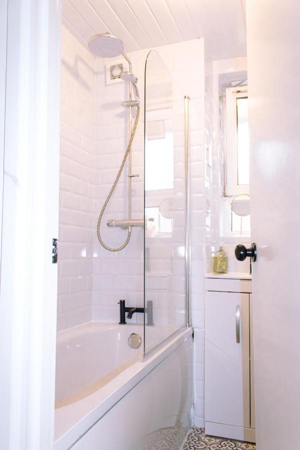 Nice 4 Bedroom Apartment Near City Centre 2-Min Walk To Metro !! Business & Family Friendly!! Londra Esterno foto