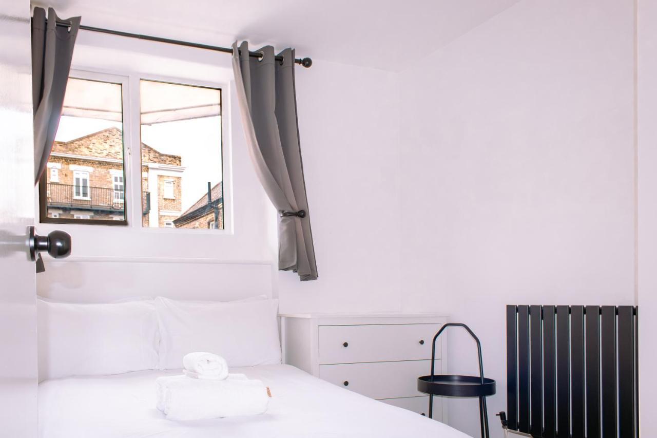 Nice 4 Bedroom Apartment Near City Centre 2-Min Walk To Metro !! Business & Family Friendly!! Londra Esterno foto