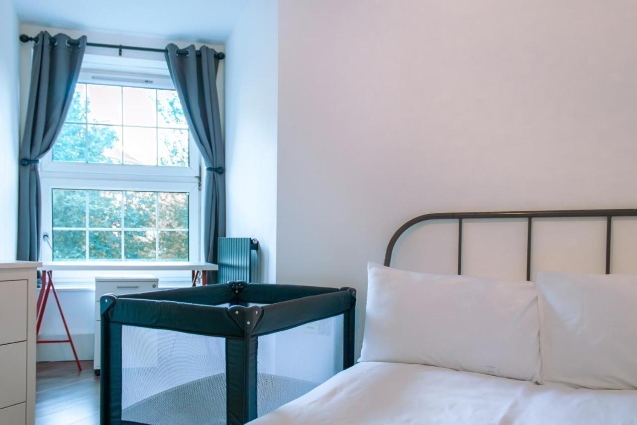 Nice 4 Bedroom Apartment Near City Centre 2-Min Walk To Metro !! Business & Family Friendly!! Londra Esterno foto