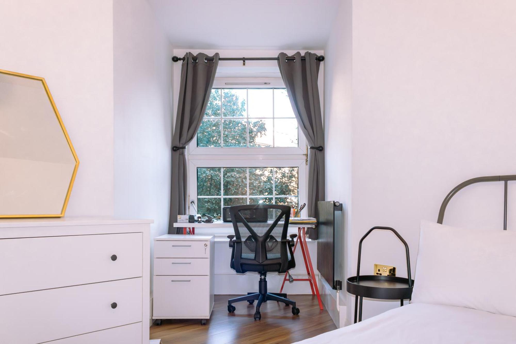 Nice 4 Bedroom Apartment Near City Centre 2-Min Walk To Metro !! Business & Family Friendly!! Londra Esterno foto