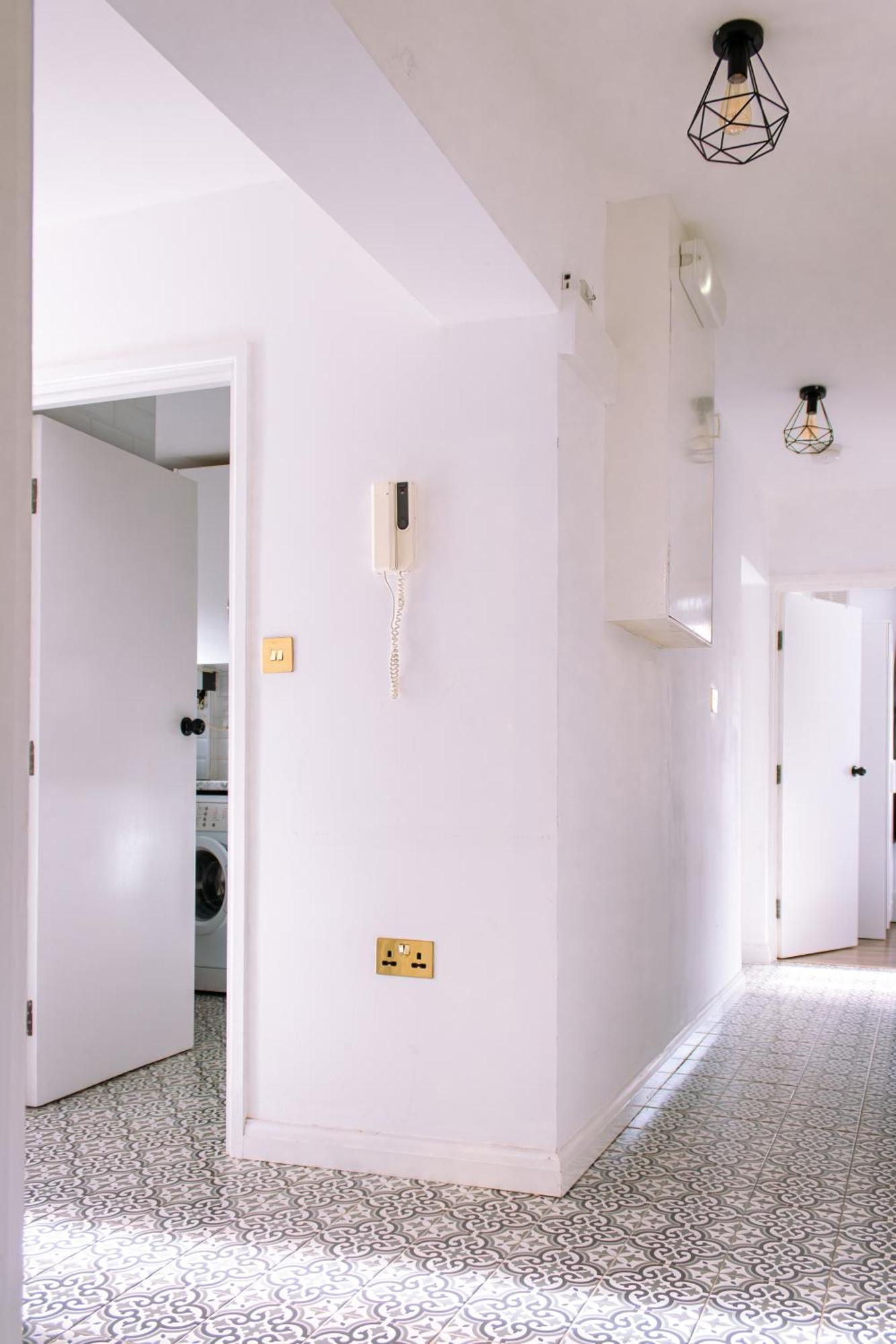 Nice 4 Bedroom Apartment Near City Centre 2-Min Walk To Metro !! Business & Family Friendly!! Londra Esterno foto